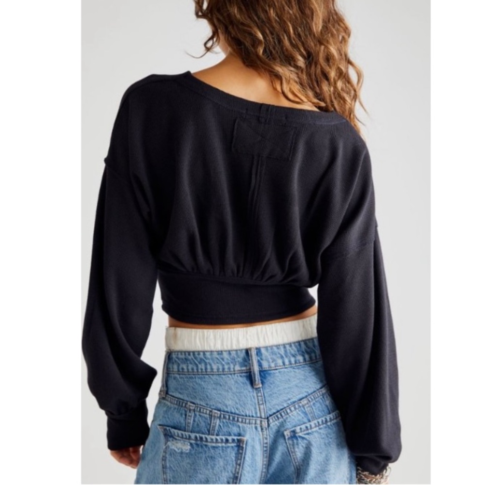 SALE🎈NWOT BLACK WE THE FREE DOLMAN  SLEEVE THERMAL TOP WITH V NECK! - Picture 2 of 10